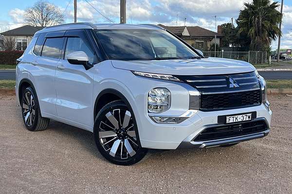2025 Mitsubishi Outlander Exceed ZM