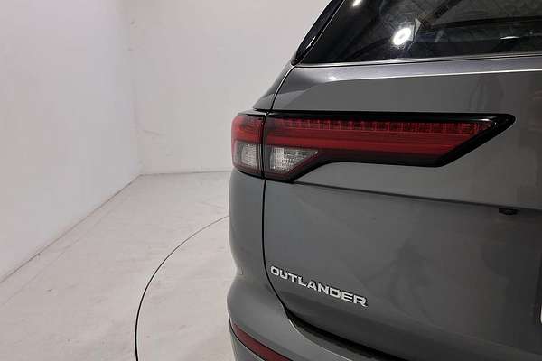 2023 Mitsubishi Outlander ES ZM