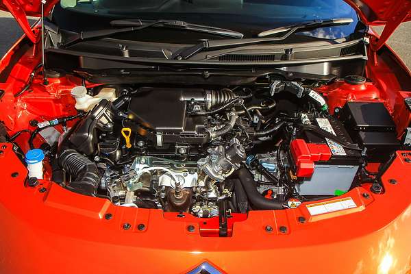 2025 Suzuki Swift Hybrid UZ