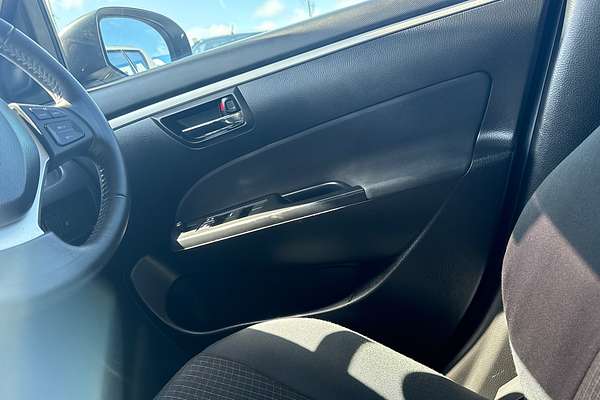2015 Suzuki Swift GLX Navigator FZ
