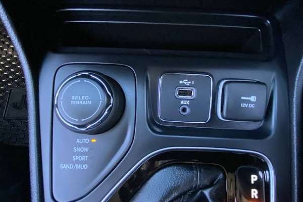 2019 Jeep Cherokee Night Eagle KL