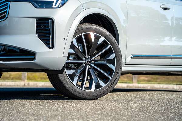 2025 Volvo XC90 Ultra B5 Bright