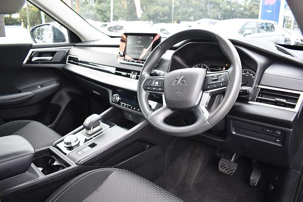 2024 Mitsubishi Outlander ES ZM