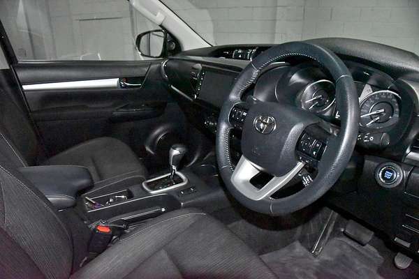 2022 Toyota Hilux SR5 GUN126R 4X4