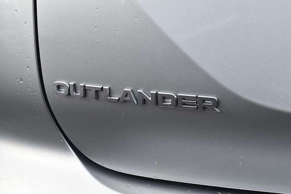 2024 Mitsubishi Outlander ES ZM