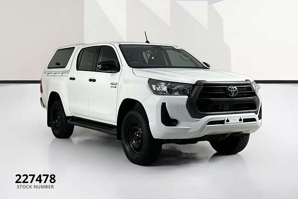 2021 Toyota HILUX SR (4x4)