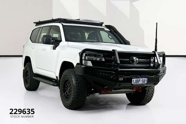 2023 Toyota LANDCRUISER LC300 GX (4x4)