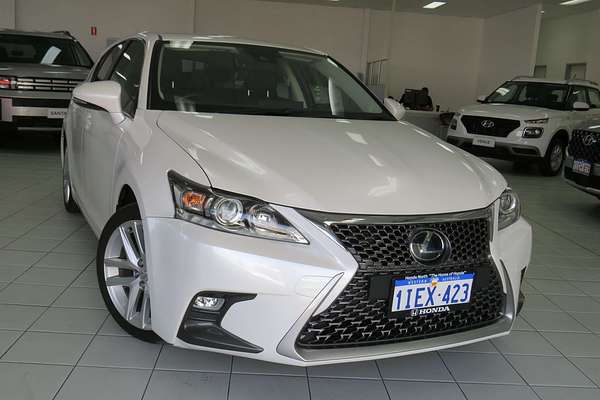 2017 Lexus CT CT200h Luxury ZWA10R