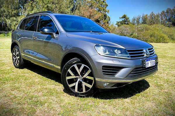 2017 Volkswagen Touareg Monochrome 7P