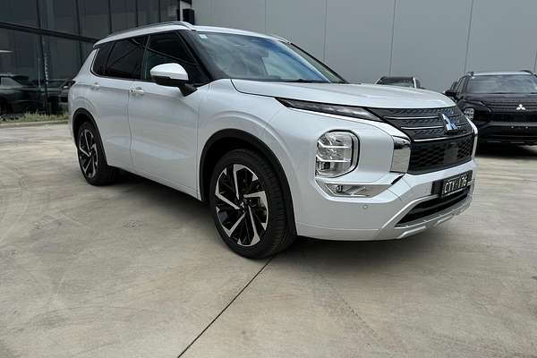 2024 Mitsubishi Outlander Exceed ZM