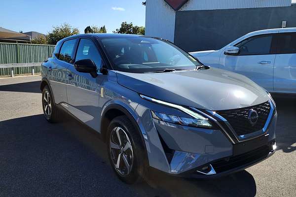 2024 Nissan QASHQAI ST+ J12