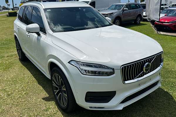 2022 Volvo XC90 B5 Momentum