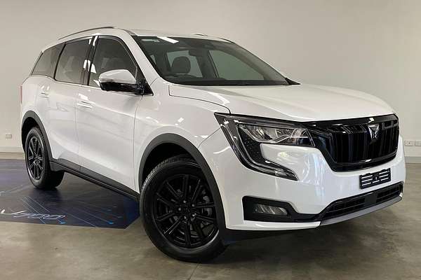 2024 Mahindra XUV700 AX7L