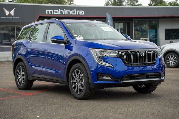 2023 Mahindra XUV700 AX7L