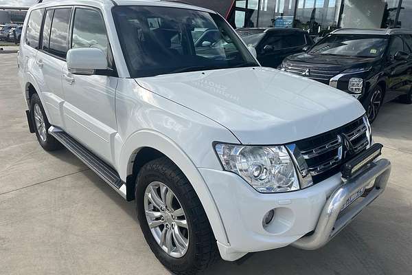 2013 Mitsubishi Pajero VR-X NW