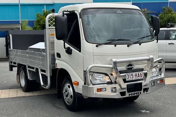 2023 Hino 300 Series 616 Alloy Tray 4x2