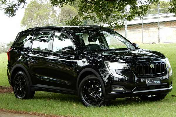 2024 Mahindra XUV700 Black Edition MY25