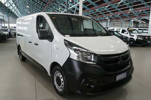 2022 Mitsubishi Express GLX SN