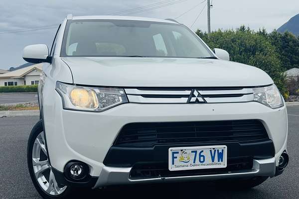 2014 Mitsubishi OUTLANDER ES ZJ