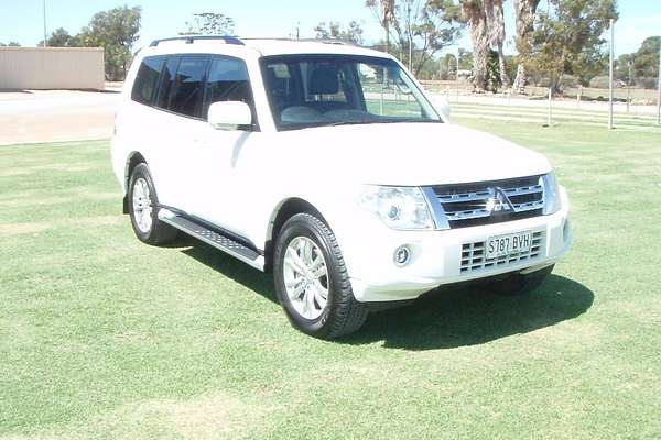 2013 Mitsubishi Pajero VR-X NW