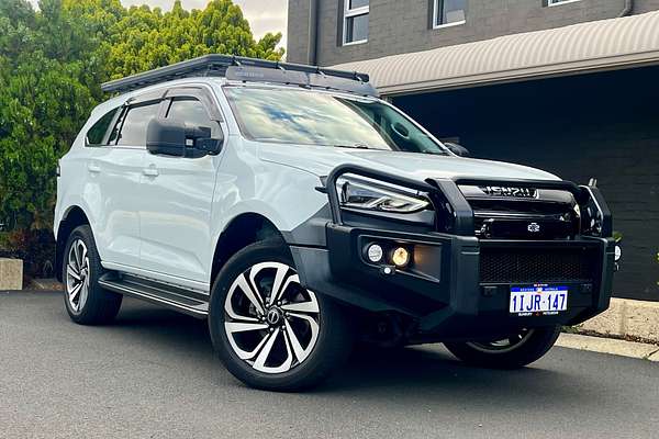 2022 Isuzu MU-X LS-T