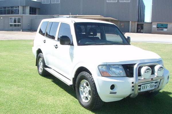 2006 Mitsubishi Pajero GLX NP