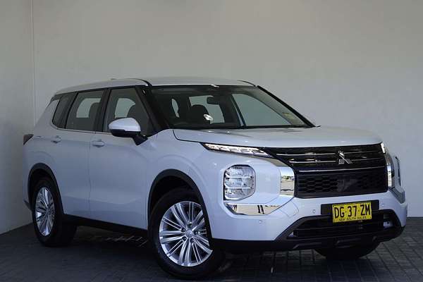 2023 Mitsubishi Outlander ES ZM