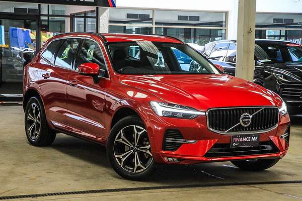 2022 Volvo XC60 B5 Momentum