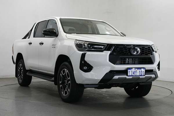 2024 Toyota Hilux SR5 48V GUN126R 4X4