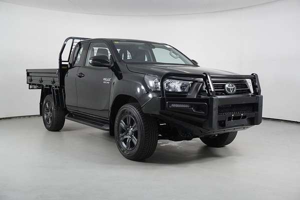 2023 Toyota Hilux SR (4x4)