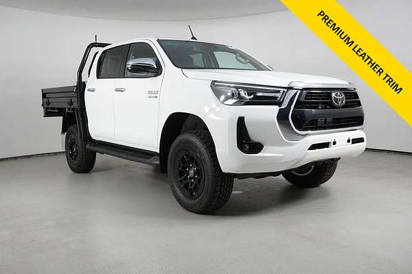 2021 Toyota Hilux SR5 + Premium Interior (4x4)