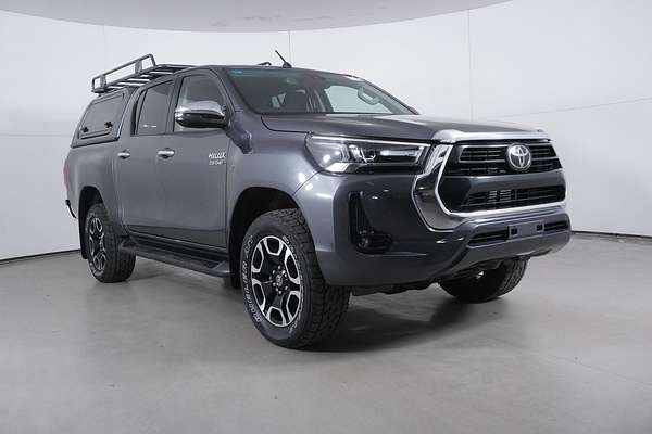 2021 Toyota Hilux SR5 (4x4)