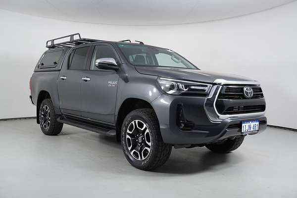 2021 Toyota Hilux SR5 (4x4)