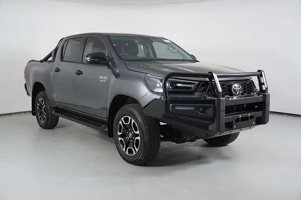 2024 Toyota Hilux SR5 (4x4)