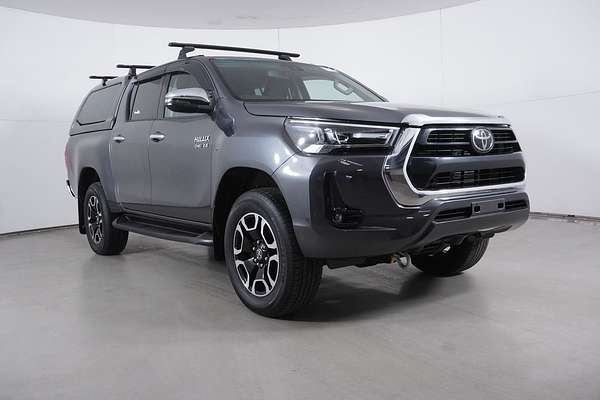 2022 Toyota Hilux SR5 (4x4)