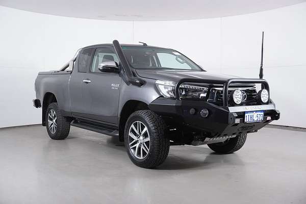 2018 Toyota Hilux SR5 (4x4)