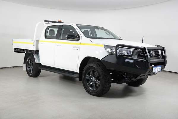 2023 Toyota Hilux SR (4x4)