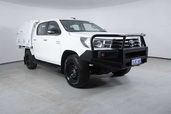 2016 Toyota Hilux SR (4x4)