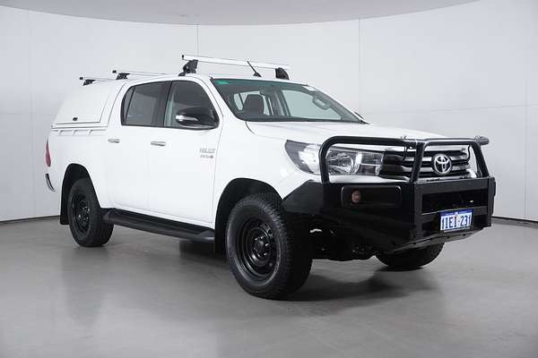 2016 Toyota Hilux SR (4x4)