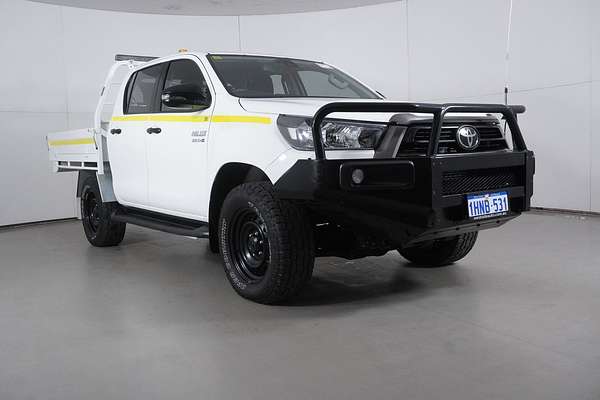 2022 Toyota Hilux SR (4x4) Steel Wheels