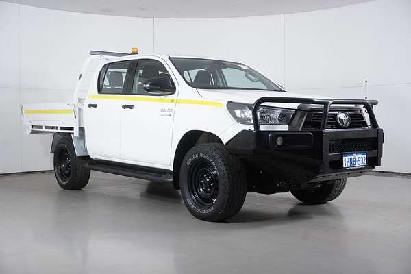 2022 Toyota Hilux SR (4x4) Steel Wheels