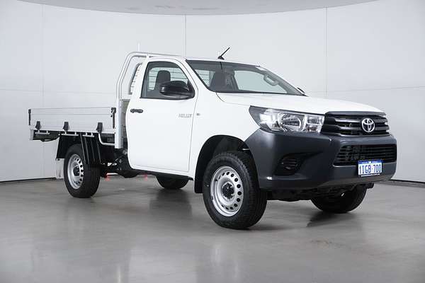 2017 Toyota Hilux Workmate (4x4)