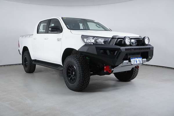 2022 Toyota Hilux SR (4x4)