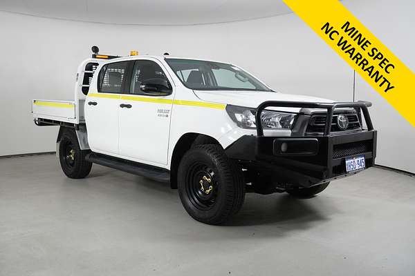 2022 Toyota Hilux SR (4x4) Steel Wheels