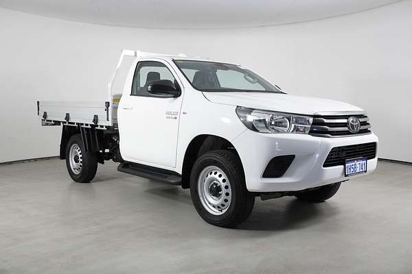 2023 Toyota Hilux SR (4x4)