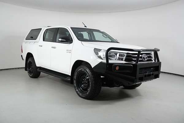 2017 Toyota Hilux SR (4x4)