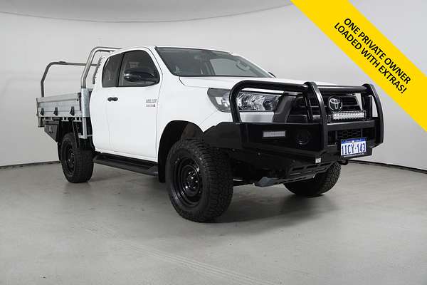 2022 Toyota Hilux SR (4x4)