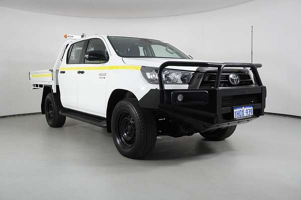 2022 Toyota Hilux SR (4x4)