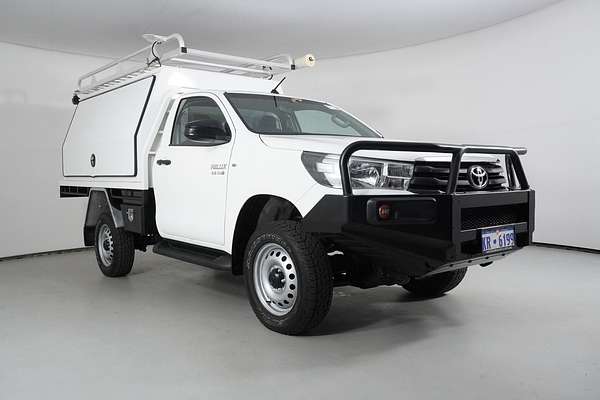 2019 Toyota Hilux SR (4x4)