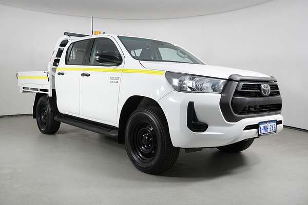 2022 Toyota Hilux SR (4x4)